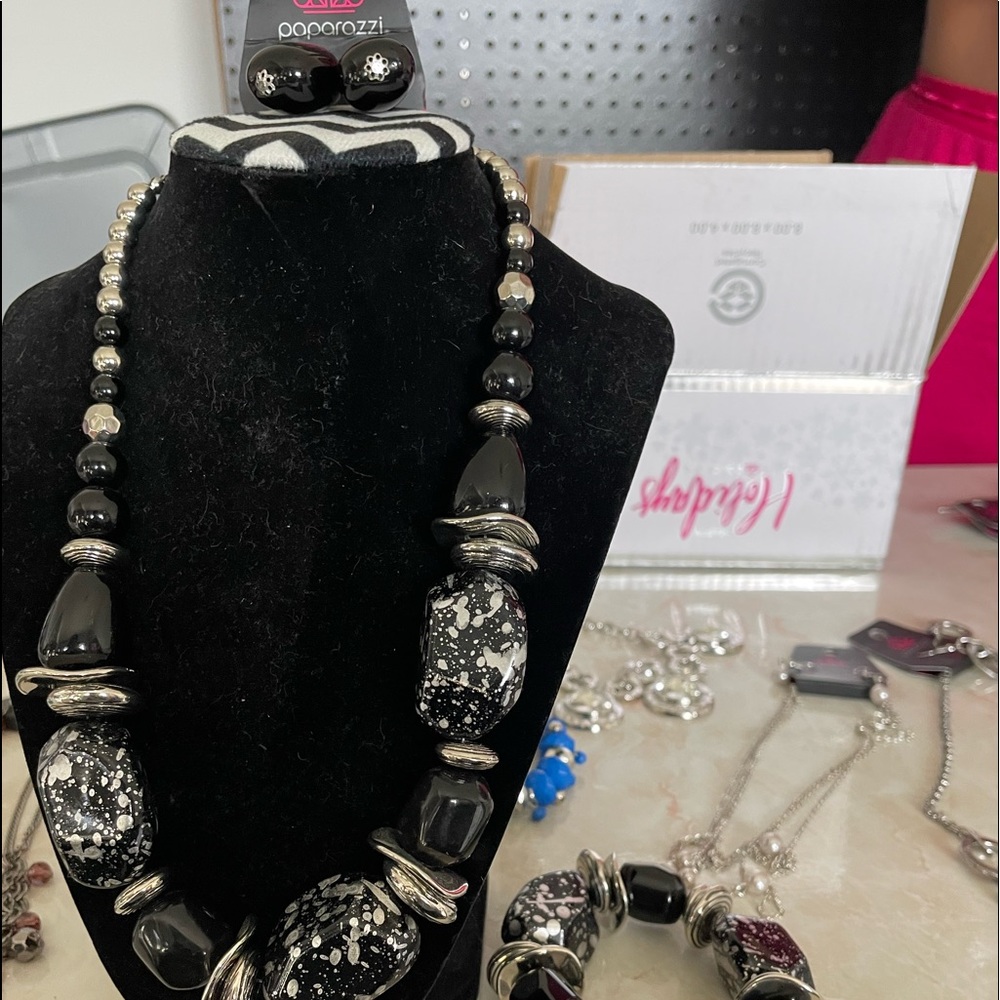 Paparazzi Black necklace